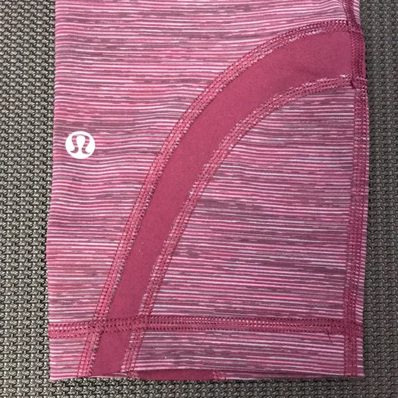 ⭐️2 for 35⭐️ Lululemon crop capris - Picture 10 of 11